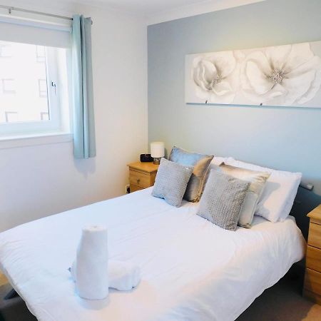 Beautiful 3 Bedroom Apt, Mins From Glasgow Airport, M8 & Sec Paisley Exteriér fotografie