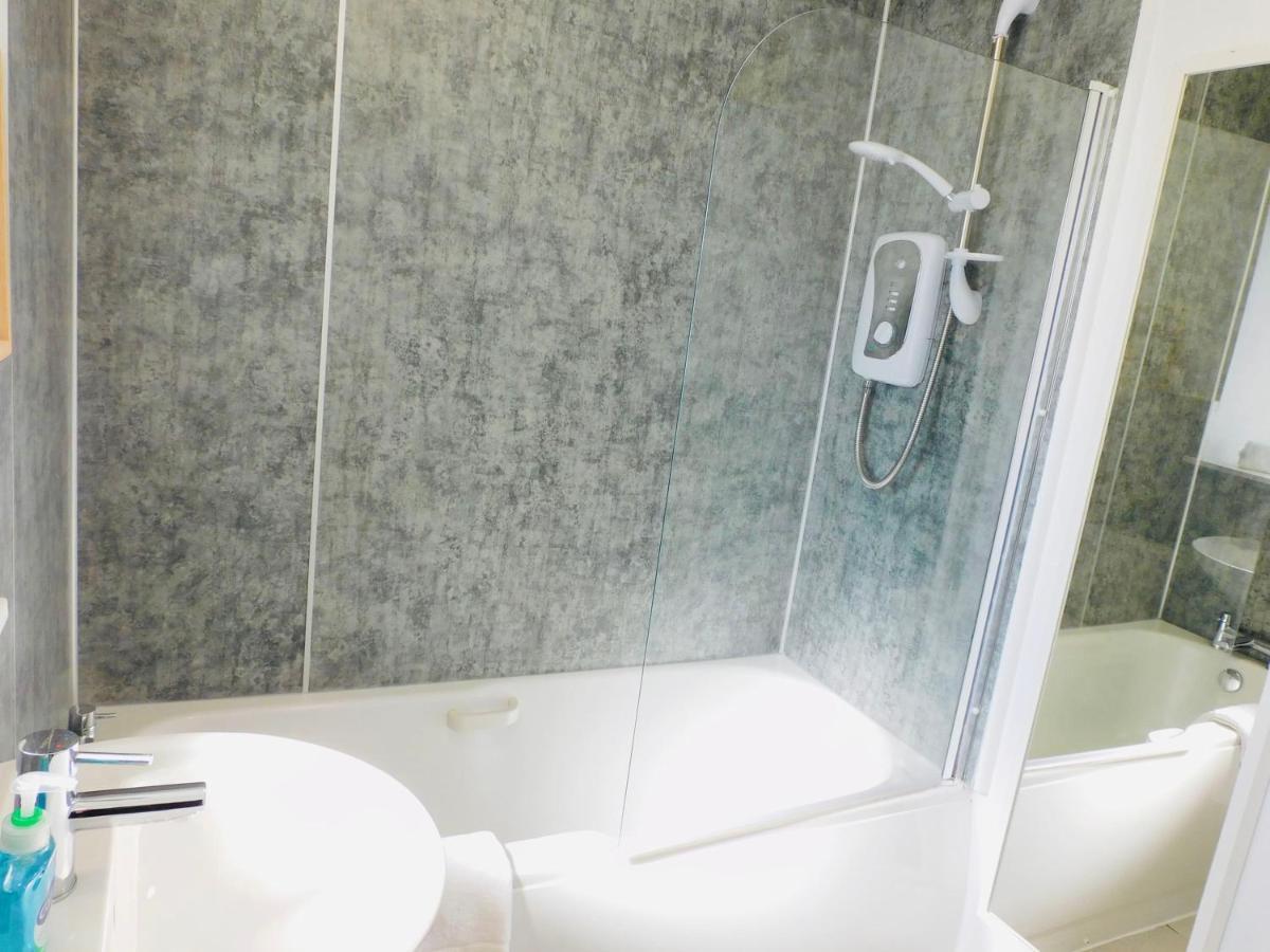 Beautiful 3 Bedroom Apt, Mins From Glasgow Airport, M8 & Sec Paisley Exteriér fotografie