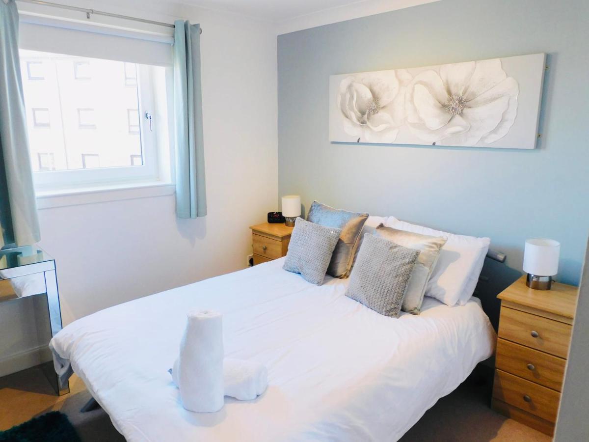 Beautiful 3 Bedroom Apt, Mins From Glasgow Airport, M8 & Sec Paisley Exteriér fotografie